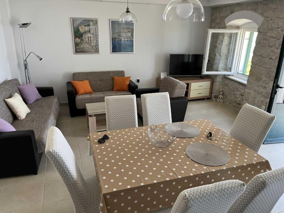Holiday Home Aria Podgora Luaran gambar